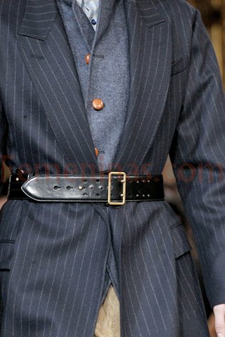 Los cinturones de cuero son el accesorio que no puede faltar en el guardarropas masculino